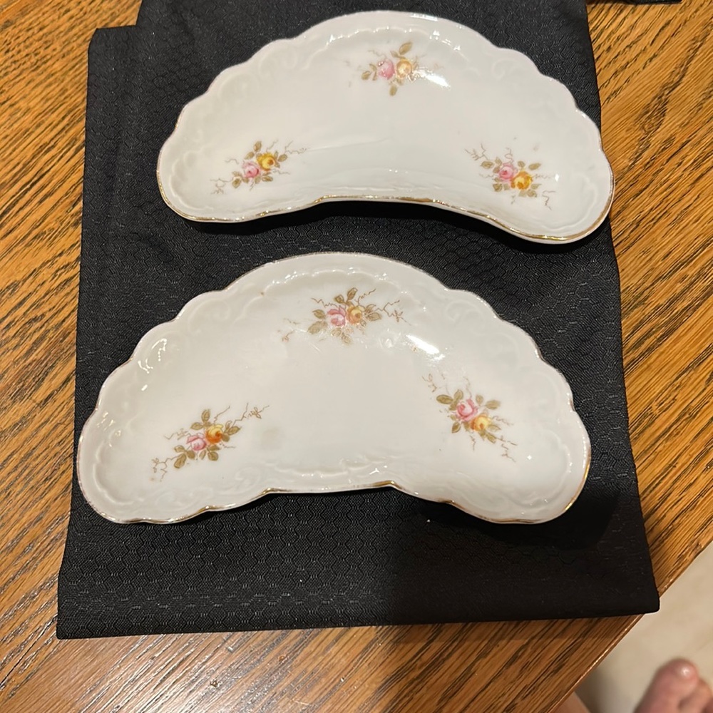 Vintage pair of Carlsbad BFHS china made in Austria - Picture 1 of 6